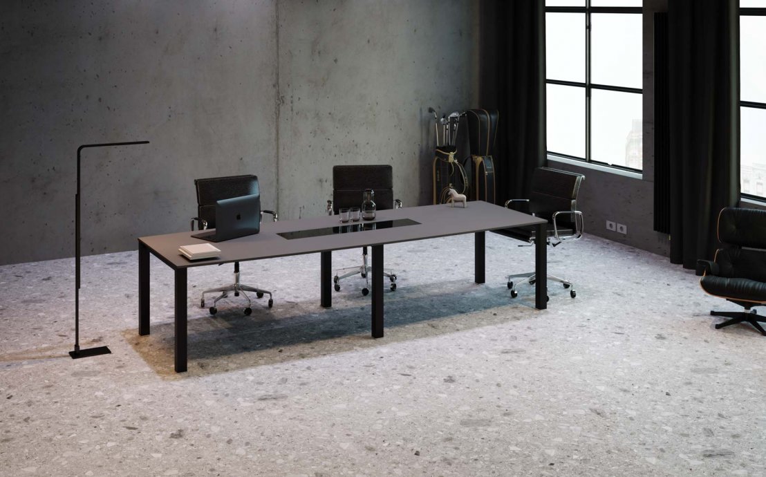 Büro mit Charakter - Konferenztisch mit Glaseinlage