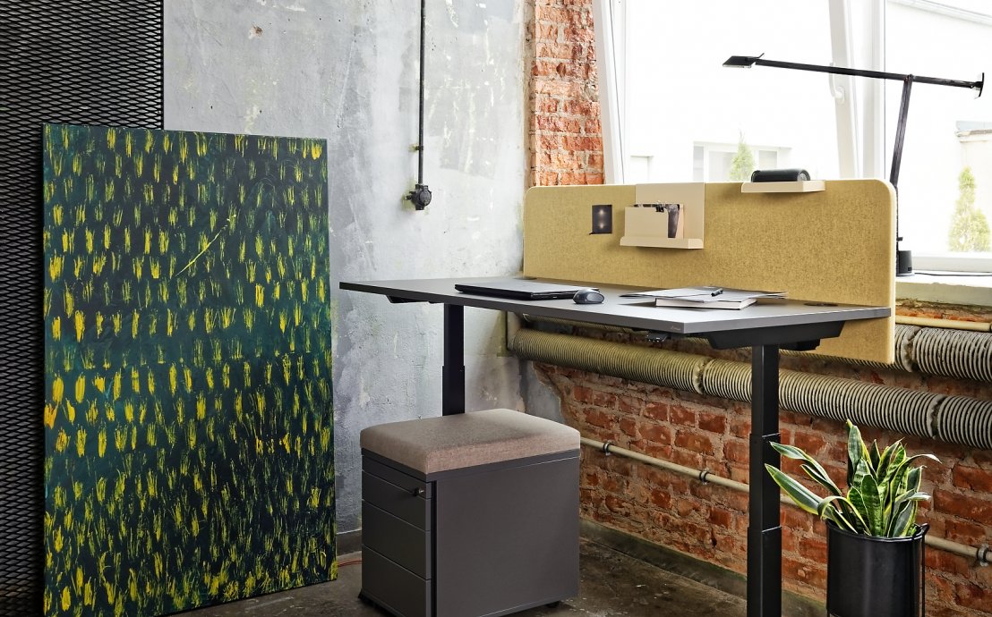 Komfortabler Arbeitsplatz - Schreibtisch höhenverstellbar von MARO