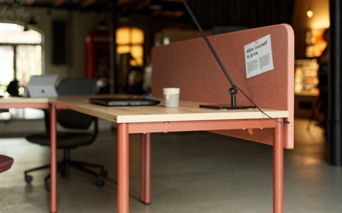 Schreibtisch Op-Lite mit Tischtrennwand - MARO