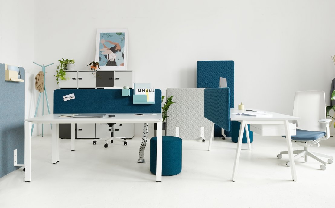 System -eM - biurko z przegrodą tapicerowaną