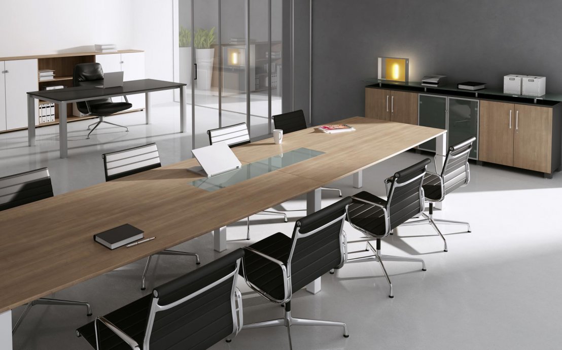 Moderne Bürokonzepte - Konferenztisch und Sideboard Graf
