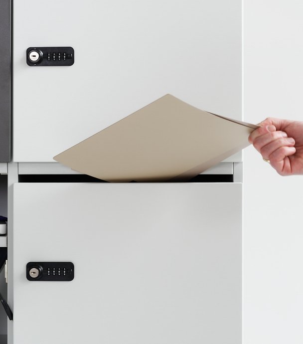 Schließfachschränke - Tür mit Postschlitz - MARO Büromöbelhersteller