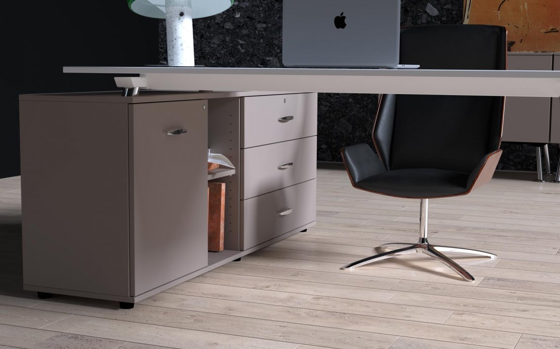 marosirio-desk-supported-on-sideboard