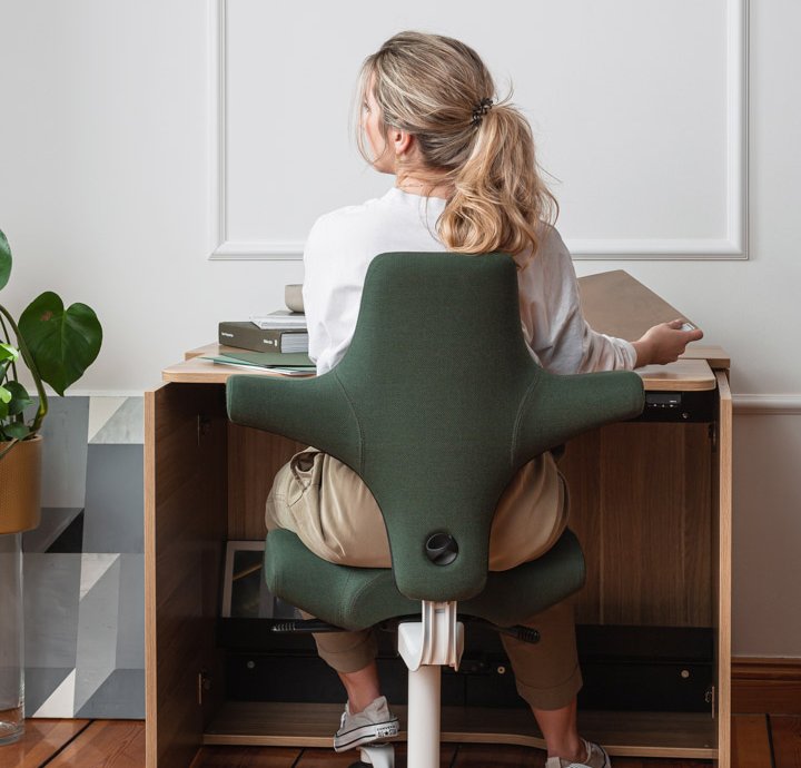 Czy warto zainwestować w biurko elektryczne do home office?