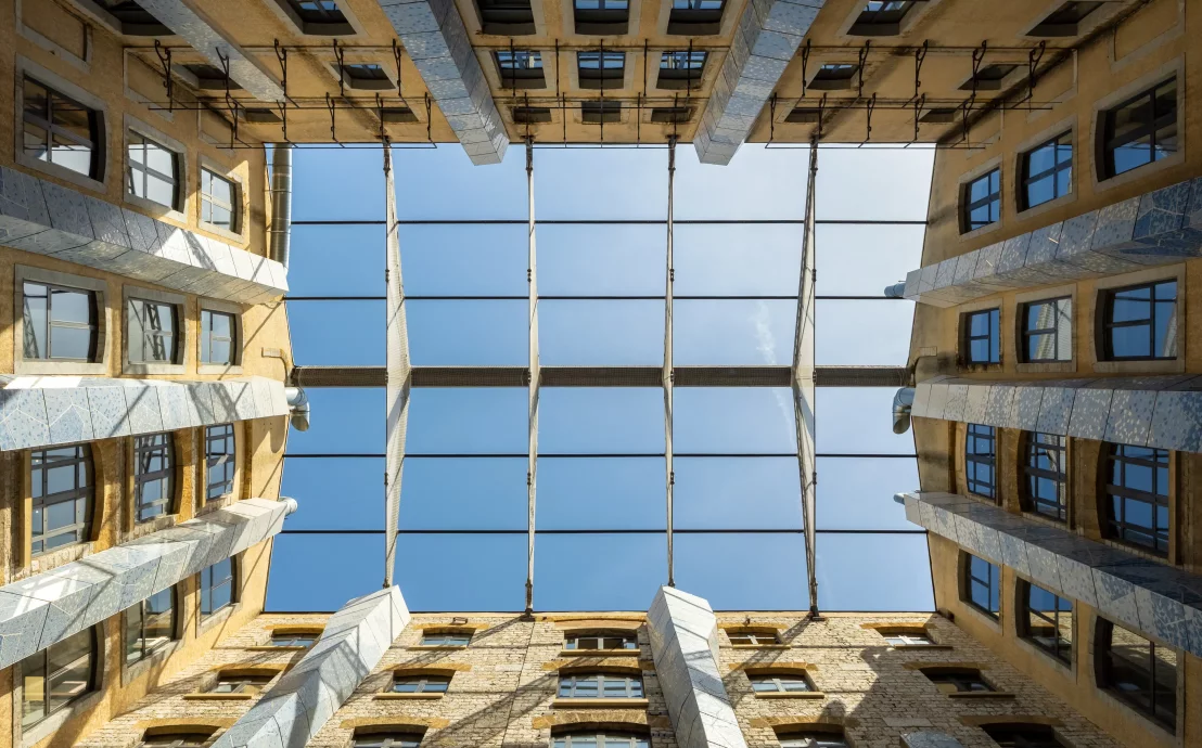 https://api.maro.pl/uploads/images/realizacje/docks_marsylia/zmniejszone/les-docks-marseille-22.webp