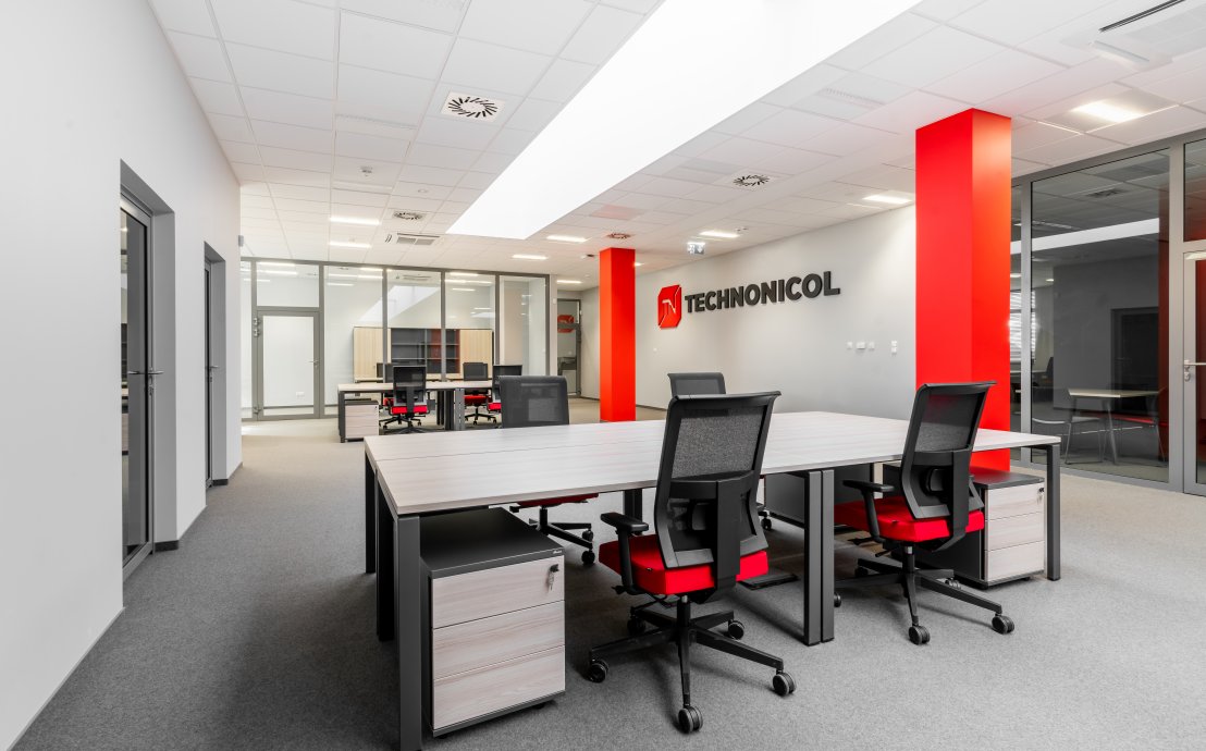 Büro Technonicol - komfortable Teamarbeitsplätze