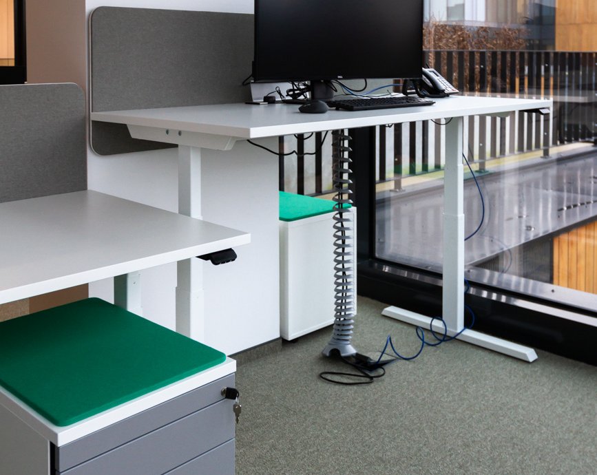 Schreibtisch Lano-E 300 mit höhenverstellbarer Tischplate