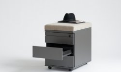 https://api.maro.pl/uploads/images/produkty/wszystkie-kolekcje/top/maro---top-pedestal-with-upholstered-pad--7--895.jpg