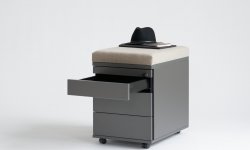 https://api.maro.pl/uploads/images/produkty/wszystkie-kolekcje/top/maro---top-pedestal-with-upholstered-pad--8--897.jpg