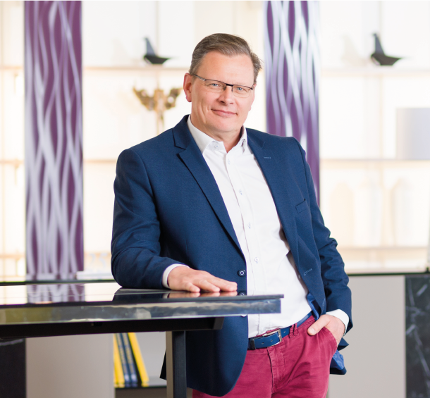 https://api.maro.pl/uploads/images/firma/ludzie/lukasz_nowaczyk.png
