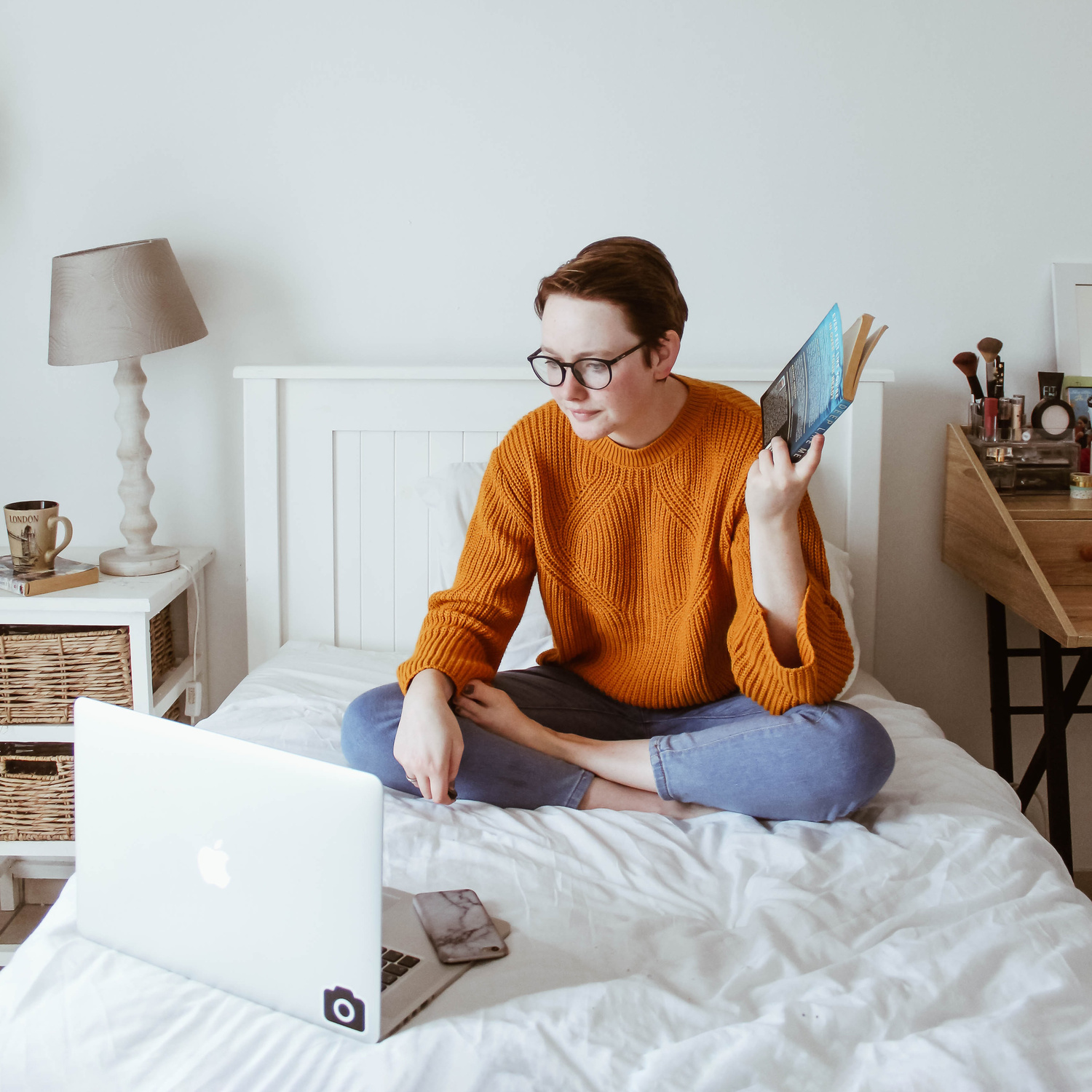 https://api.maro.pl/uploads/images/wiedza/aktualnosci-trendy-wydarzenia/home-office/sincerely-media-ssdczx9fbek-unsplash.jpg