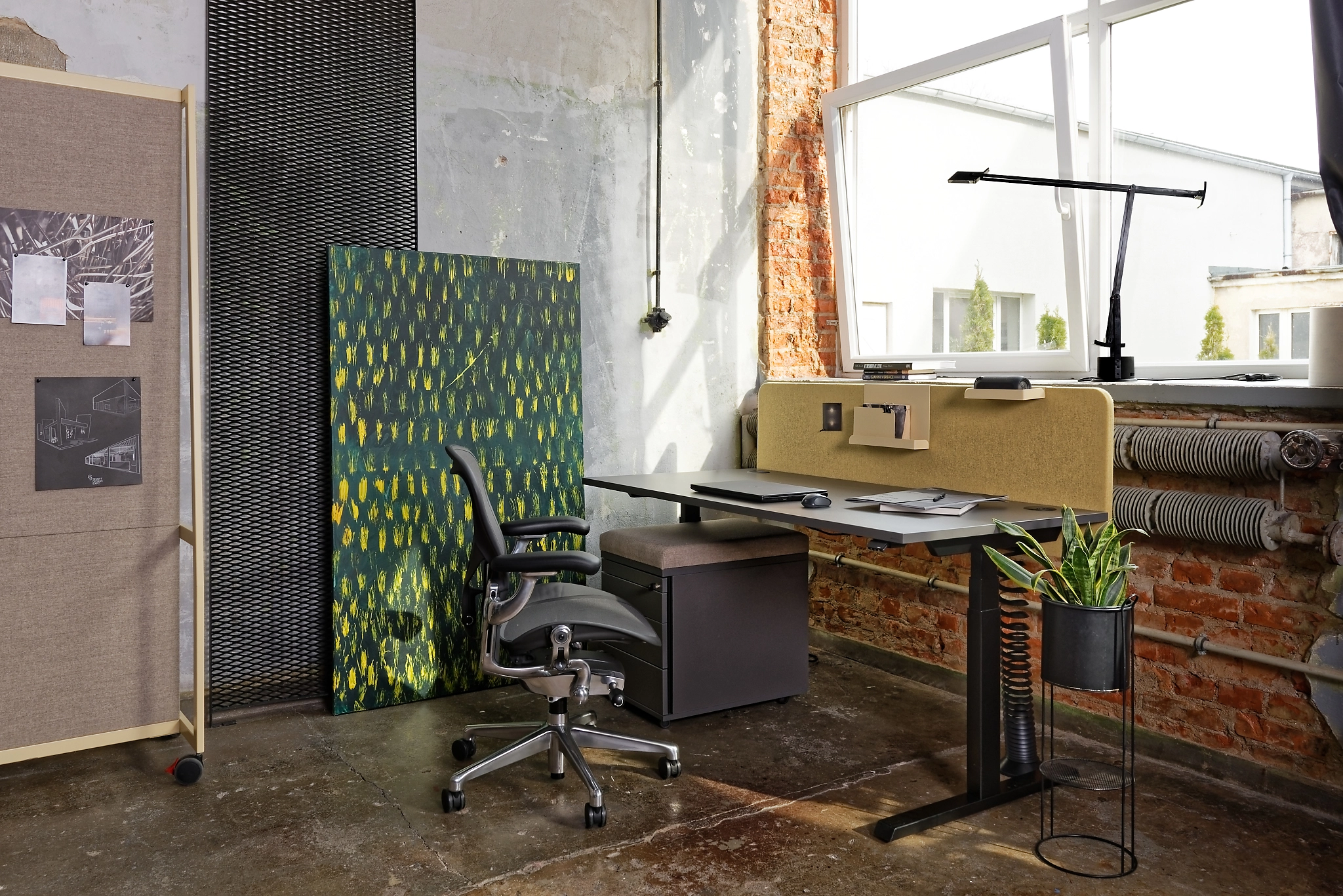 https://api.maro.pl/uploads/maro-lano-e-300-t-desk-with-upholstered.webp